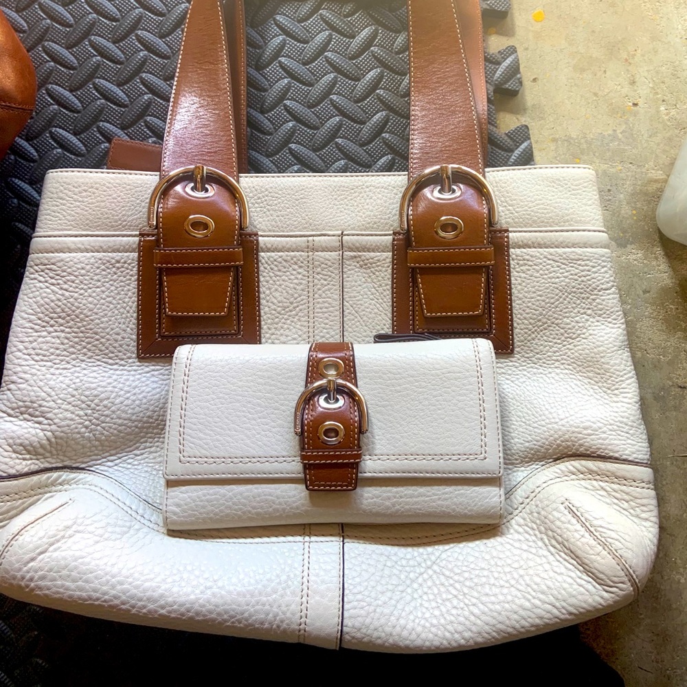 Gorgeous Like New White Leather Coach Bag/set